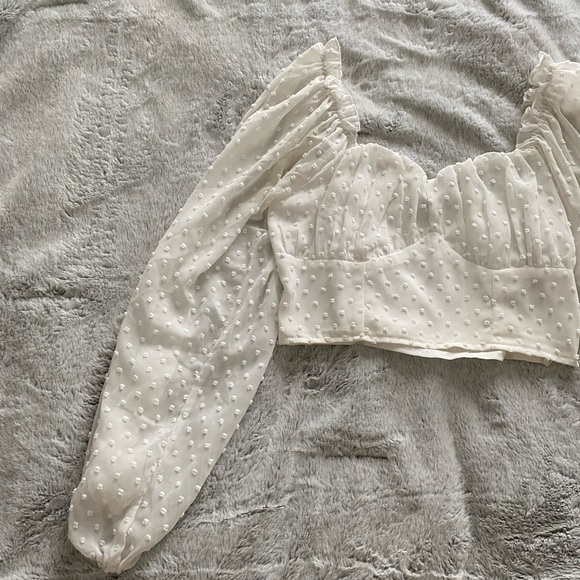 Beautiful white blouse! - Picture 7 of 10